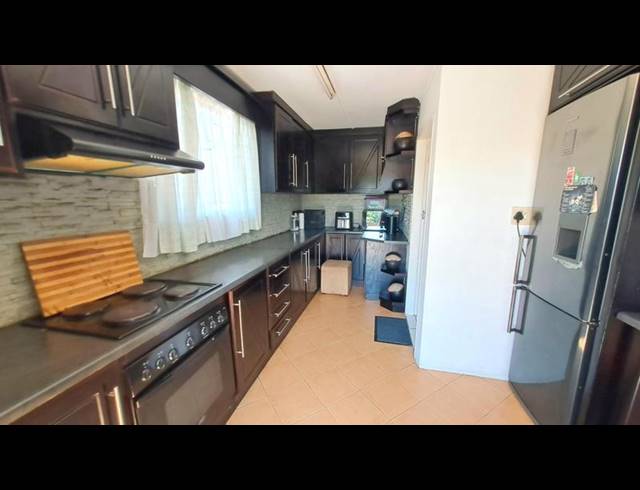 5 BEDROOM HOUSE FOR SALE IN UMLAZI Z